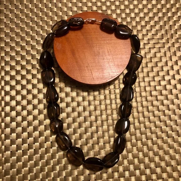 Brown beaded necklace with silver clasp - Picture 2 of 4